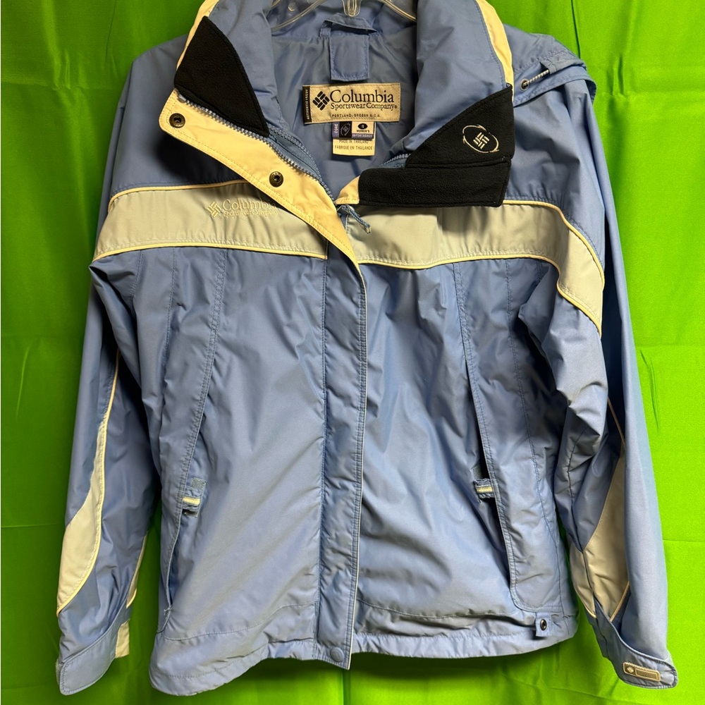 Columbia Women's Blue and White Sportswear